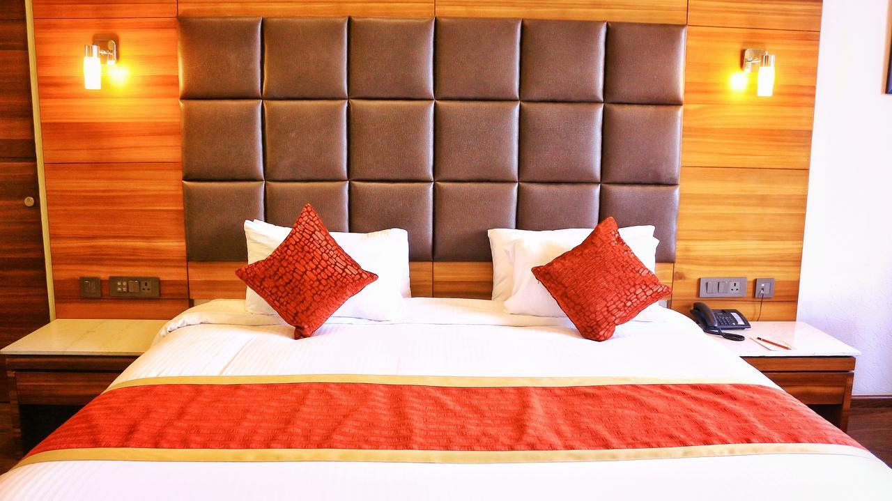 City Park Resort Bahādurgarh Exteriör bild