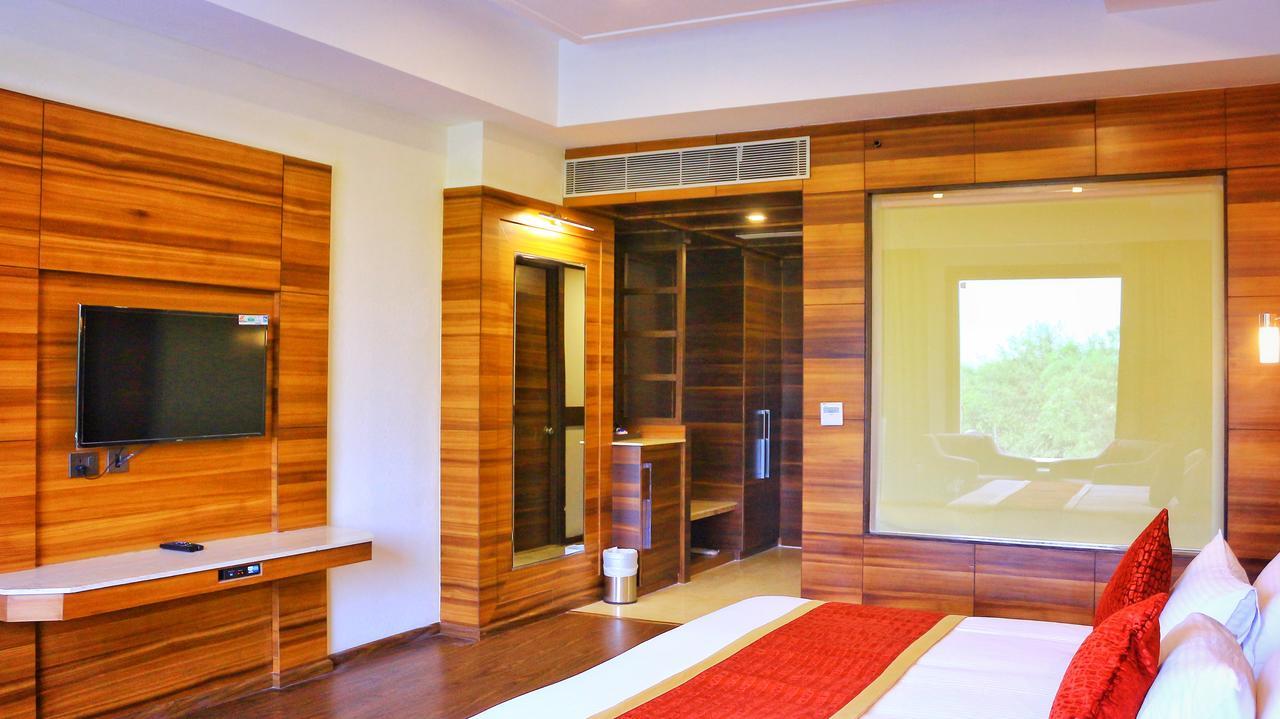 City Park Resort Bahādurgarh Exteriör bild