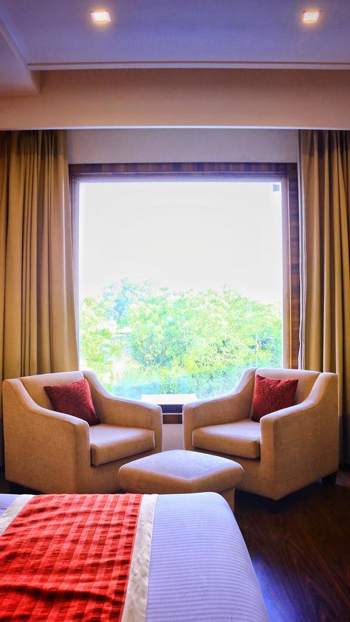 City Park Resort Bahādurgarh Exteriör bild