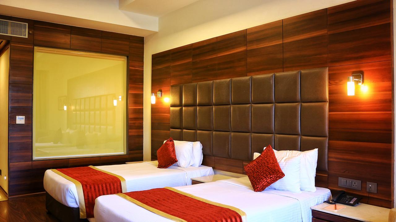 City Park Resort Bahādurgarh Exteriör bild