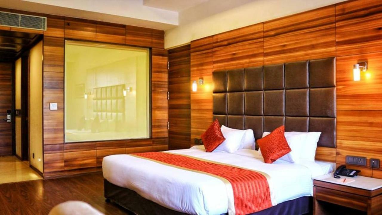 City Park Resort Bahādurgarh Exteriör bild